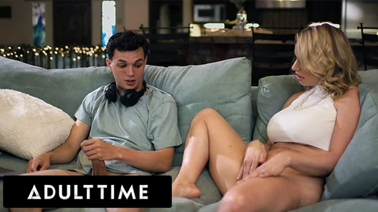 YETİŞKİN ZAMANI - MILF Rachael Cavalli, GOONER ÜVEY OĞLUNU Mastürbasyon Yaparken Yakalar VE ONUNLA GİTMEYE KARAR VERİR!