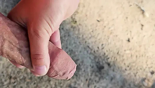 Kampçı komşusu işemek zorunda kaldı, bu yüzden ona yardım edildi!