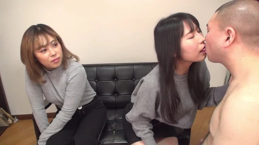 İki amatör japon kız ilk pornolarında sakso çekiyor - bölüm 3