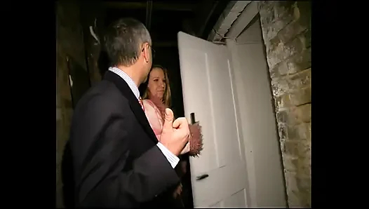 Sokak Bayanlar, Afedersiniz Efendim 2 - Sahne 3