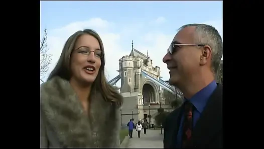 Sokak Bayanlar, Afedersiniz Efendim 2 - Sahne 2