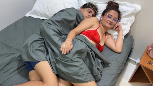 Bir üvey anne, üvey oğluyla otelde bir yatağı paylaşırsa ne olabilir?....