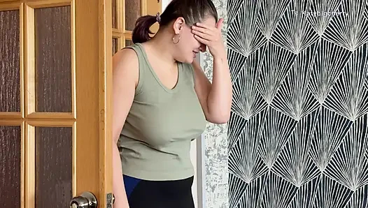 Üvey Annem Beni Porno İzlerken Yakaladı, Gel Beraber İzleyelim Dedi